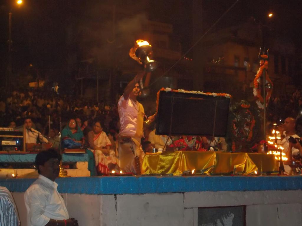 Grg Shanti Guest House Varanasi Near Manikarnika Ghat Zewnętrze zdjęcie